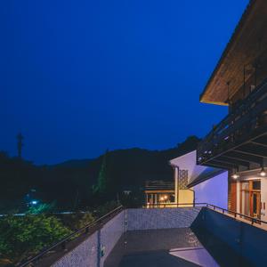 美女脱内内的视频
